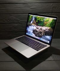 Уцінка! Ноутбук MacBook Pro 13'' MLH12 2016 i5/8/256 / Touch Bar