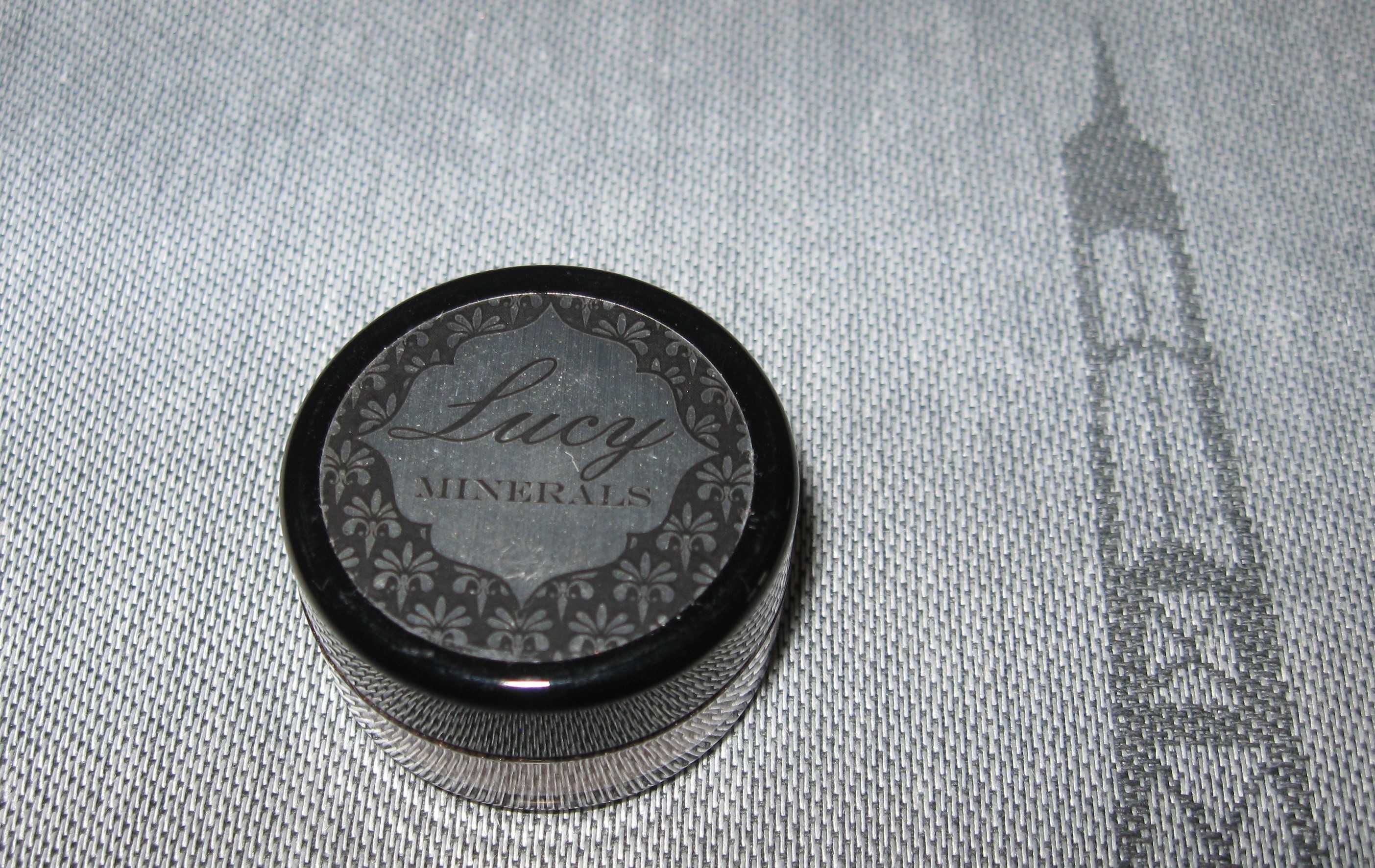 Lucy Minerals USA / Pigment mineralny Eyeliner / Espresso / 2.5 g Duży