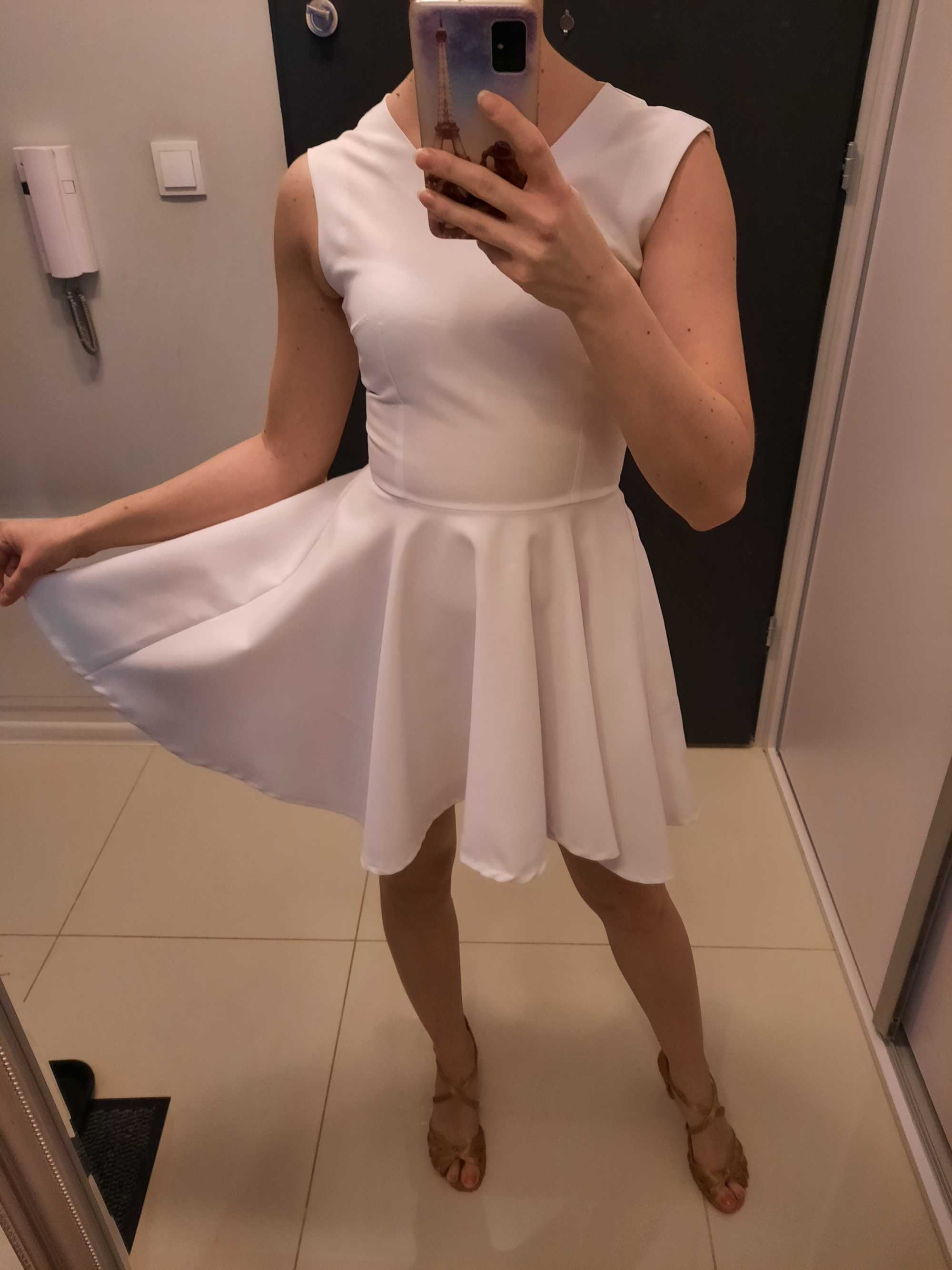 Biała asymetryczna rozkloszowana sukienka XS