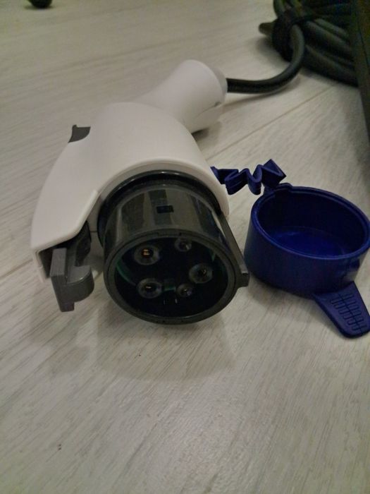 Зарядний пристрій Nissan Leaf