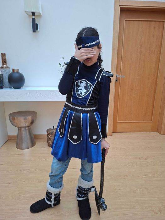 Fato Guerreira medieval menina. Tam. 9 anos