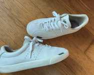 Tenis New Balance em couro genuíno
