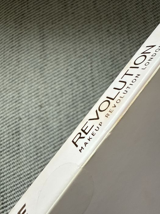 Makekup Revolution HD PRO paletka do konturowania puder bronzer róż