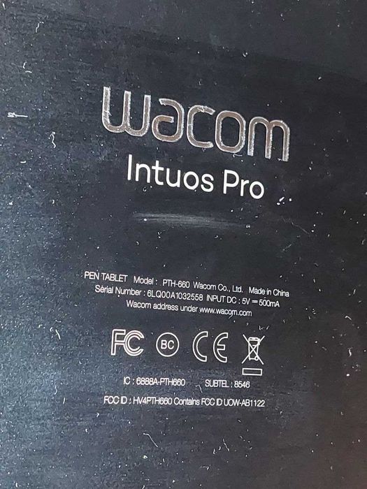 Графічний планшет Wacom Intuos pro M PTH660
