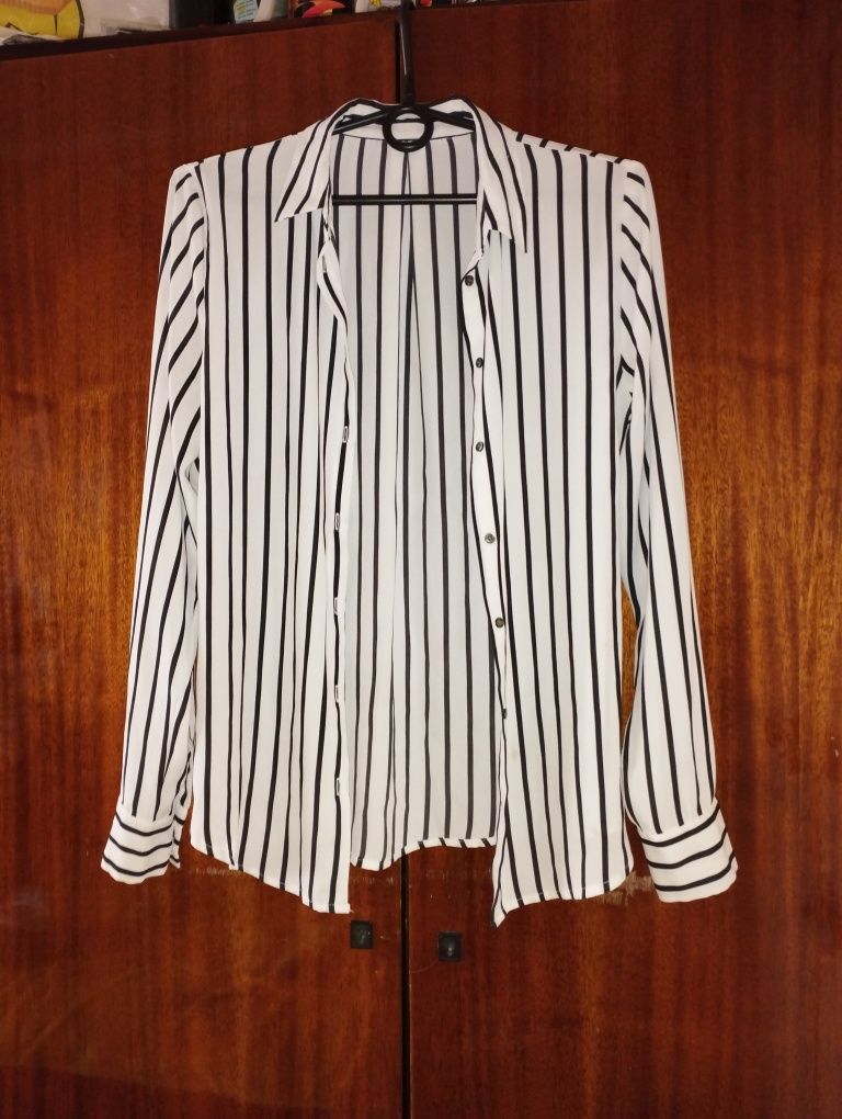 Белая рубашка в вертикальную полоску чёрно-белая рубашка полосатая.