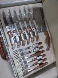 Набір ножів в чемодані