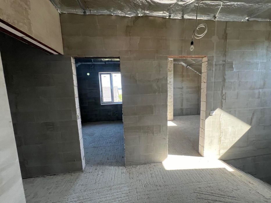 Продаж будинку - передмістя   Львова с. Зимна Вода 185 м2. Діл 8 сот.