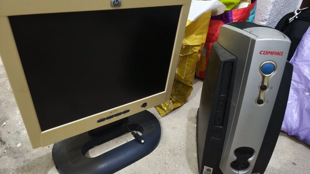 Pcs antigos e monitores e impressora
