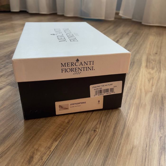 Бежеві туфлі