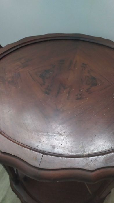 Carrinho de chá com marcas de uso