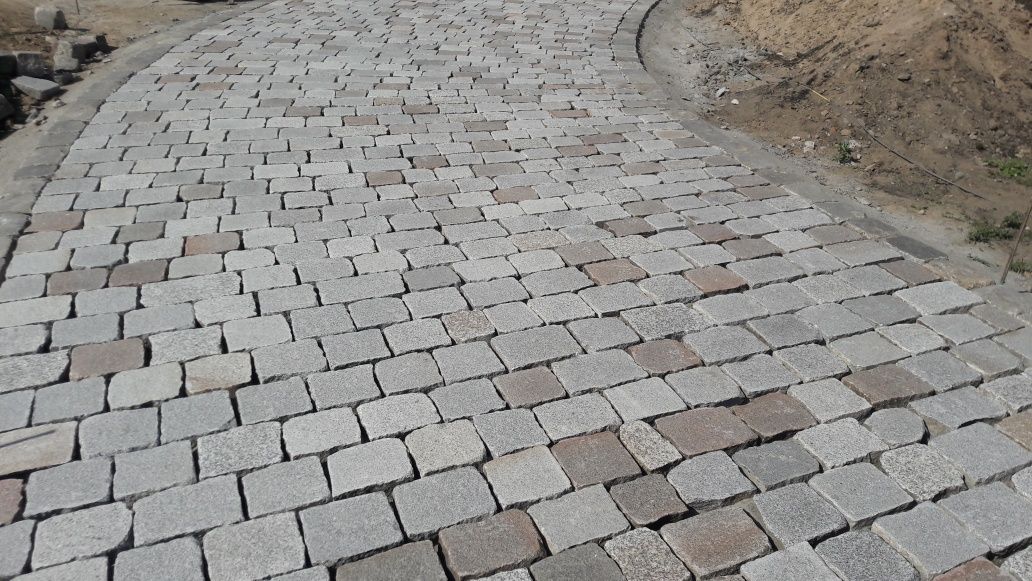 Kamień kostka granitowa cięta płomieniowana starobruk kocie łby bruk