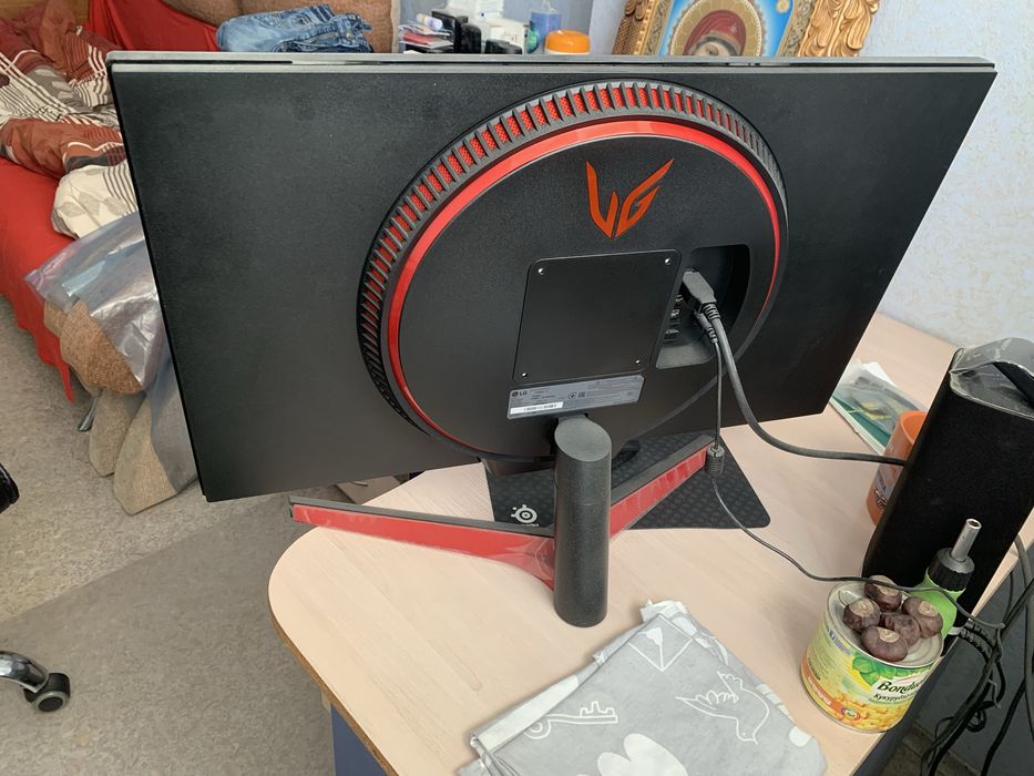 LG 27GN600-B у гарному стані