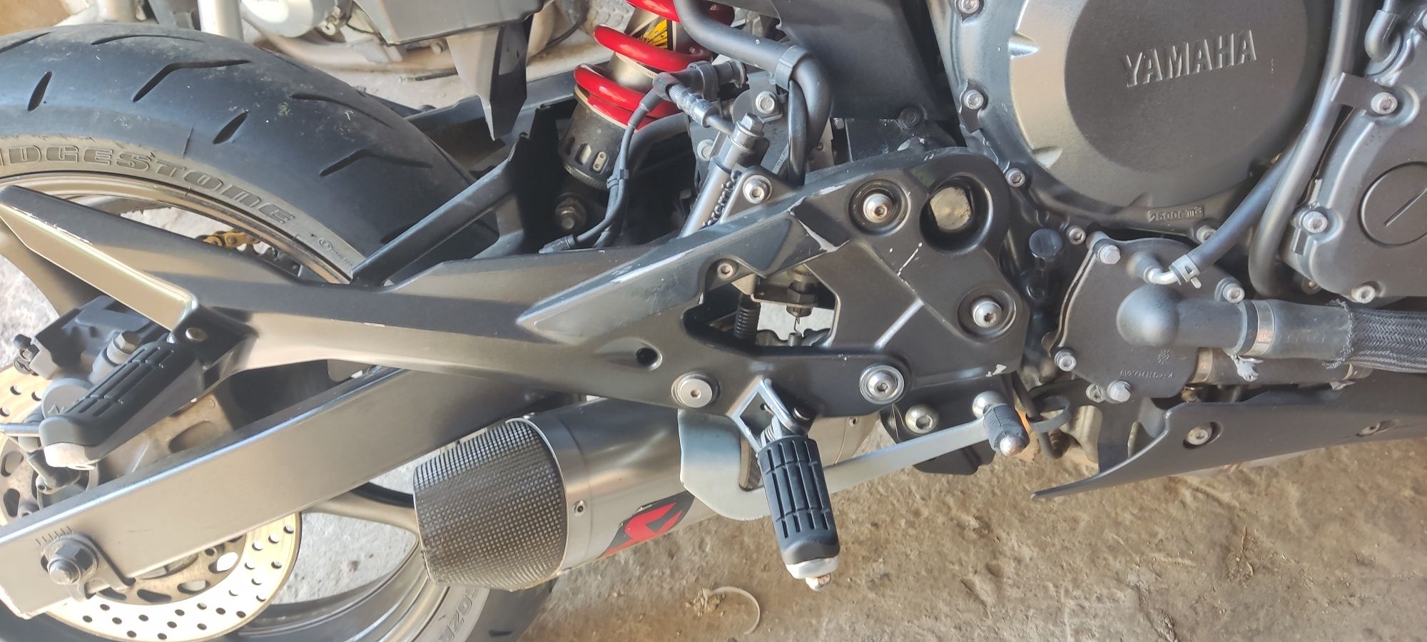 Yamaha xj6 podnóżek set  komplet