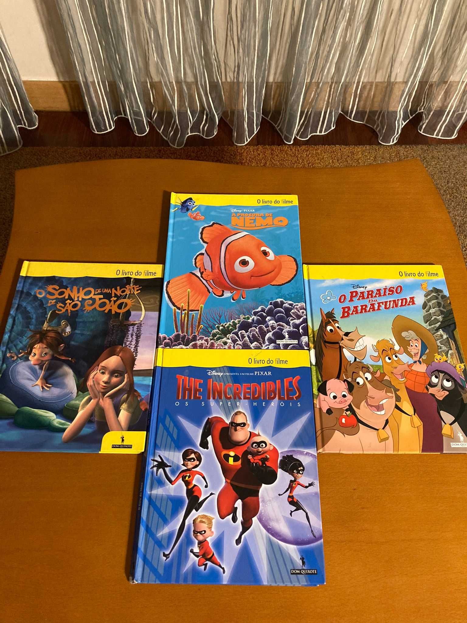 4 livros de filmes + livro do Tarzan