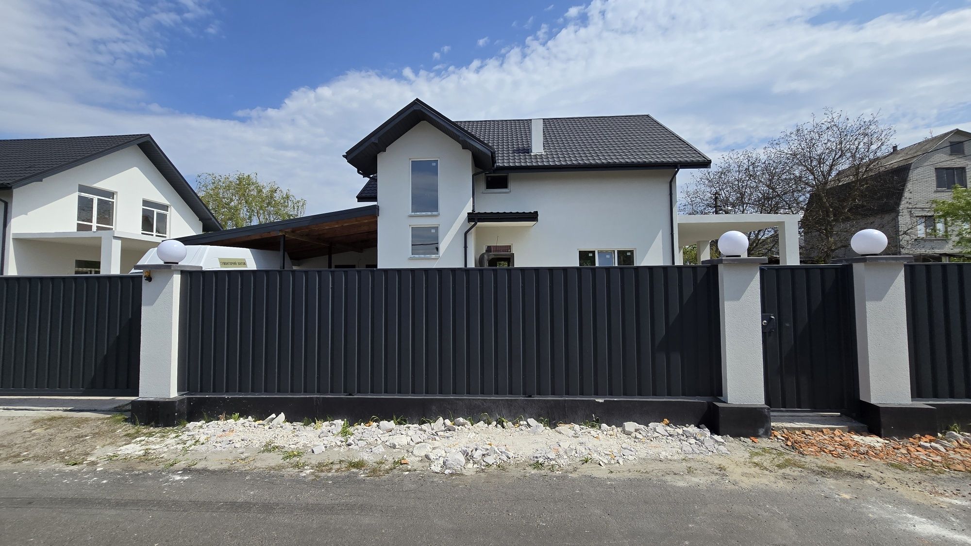 Будинок 180 м2 закрита територія 2 тераси навіс на 2 авто с. Ходосівка