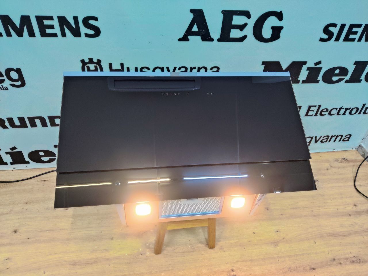 Потужна витяжка AEG DVE5971HG. Чорне скло! 90 см. Made in Italy.