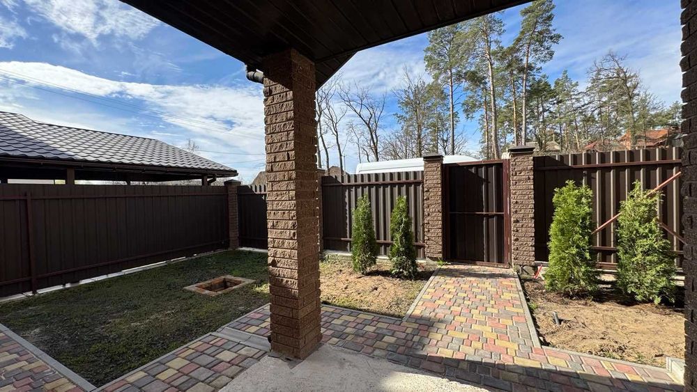 Великий будинок з терасою, ділянкою. єОселя, постанова, сертифікат