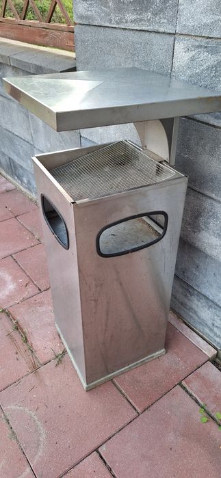 Zewnętrzny kosz na śmieci