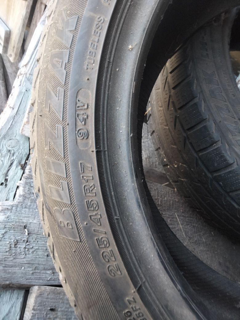 Шини продам 225/45r 17