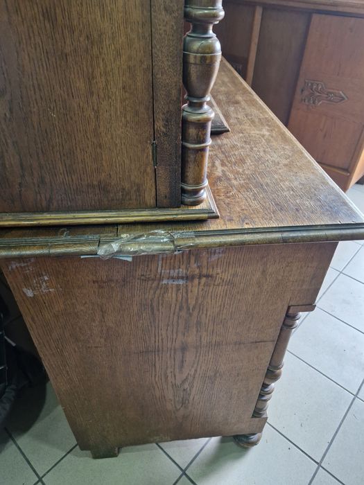 Starodawny kredens do renowacji