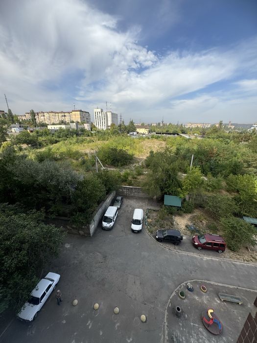 Продам Трехкомнатную квартиру на Первом Восточном.