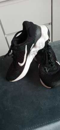 Buty Nike Renew 38