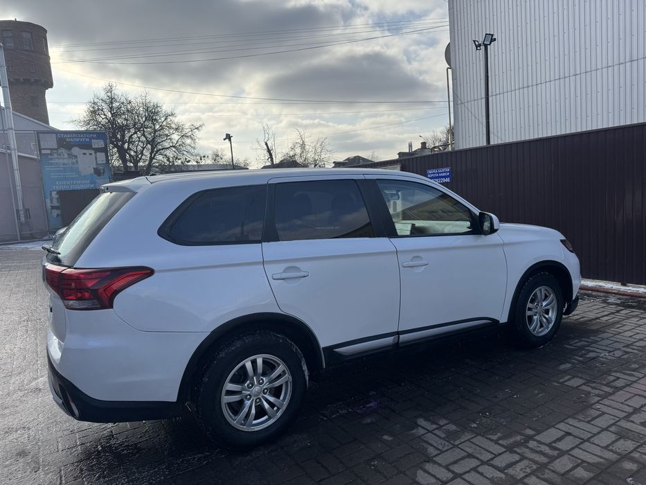 Mitsubishi Outlander III 2016