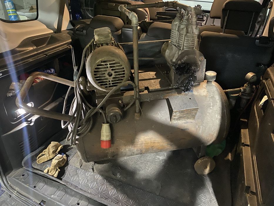 Kompresor duży stary sprawny