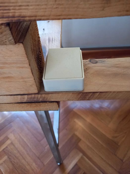 Vendo secretária com iluminação  para trabalhos de arquitectura