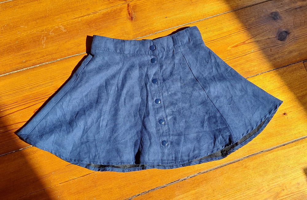 Saia azul Benetton 9 anos