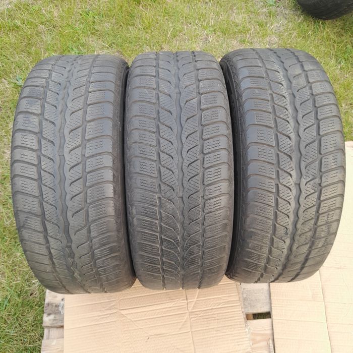 Opony zimowe z felgami stalowymi.