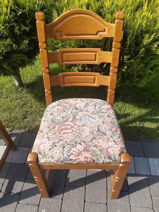 Sprzedam 8 krzeseł dębowych
