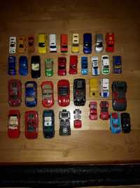 Brinquedos / Figuras - 37 carros em miniatura