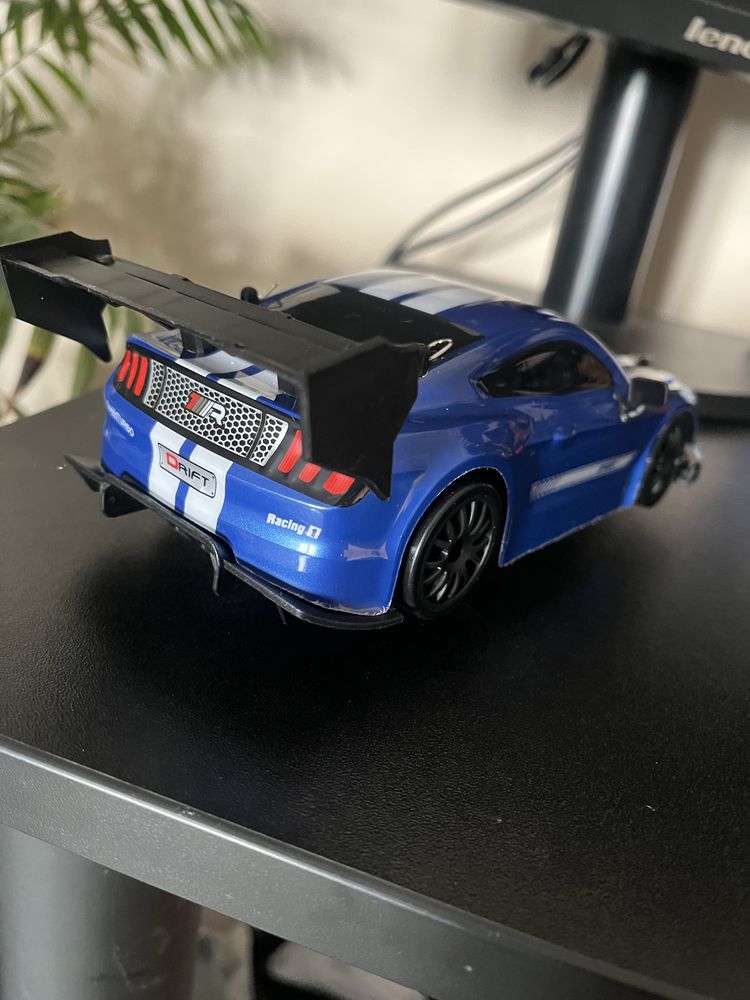 Samochód na pilot, zdalnie sterowany do driftu rc mustang Auto
