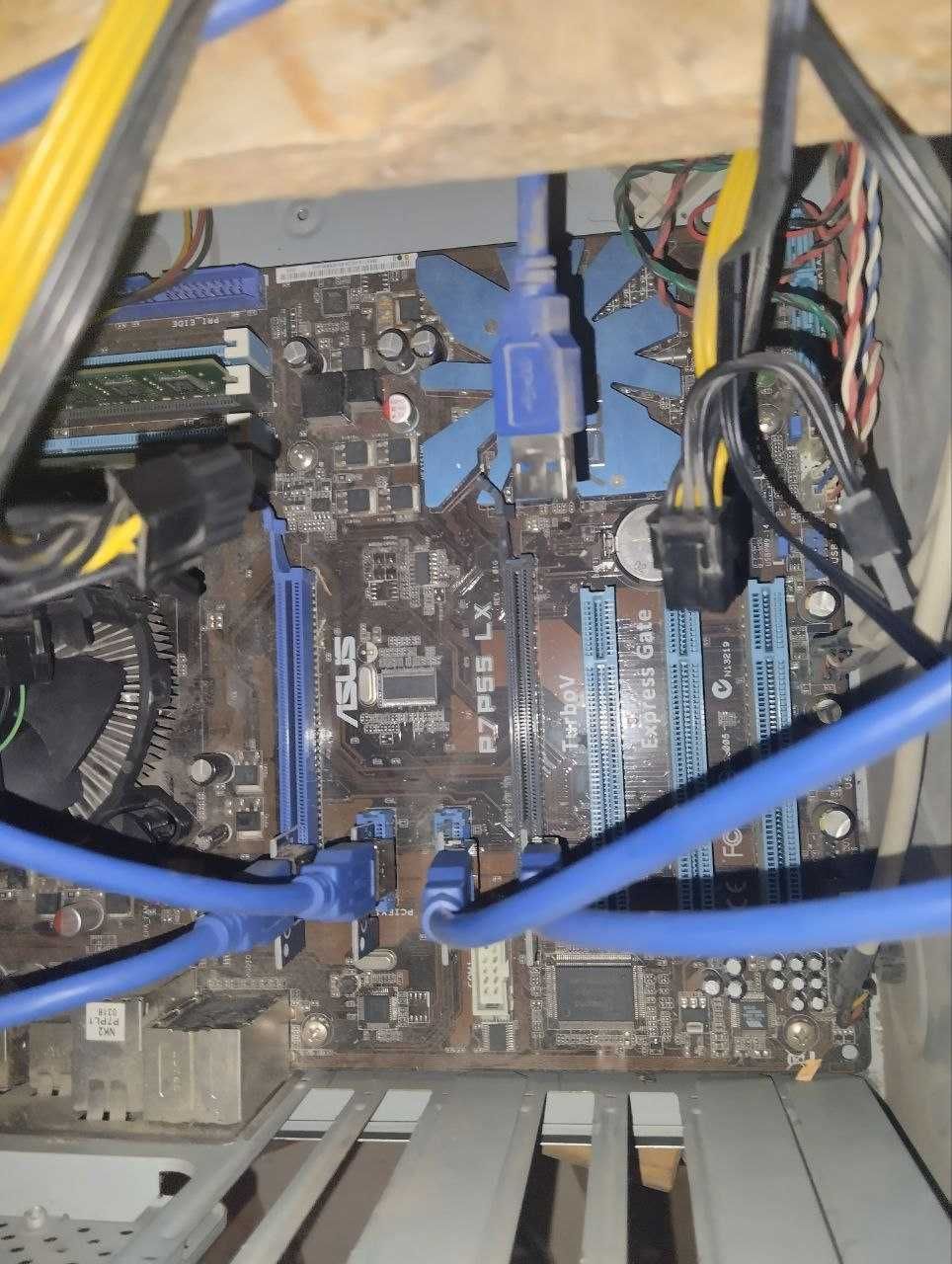 Майнінг Ферма на 4 відеокарти по 8GB на всіх відеокартах є свій кулер