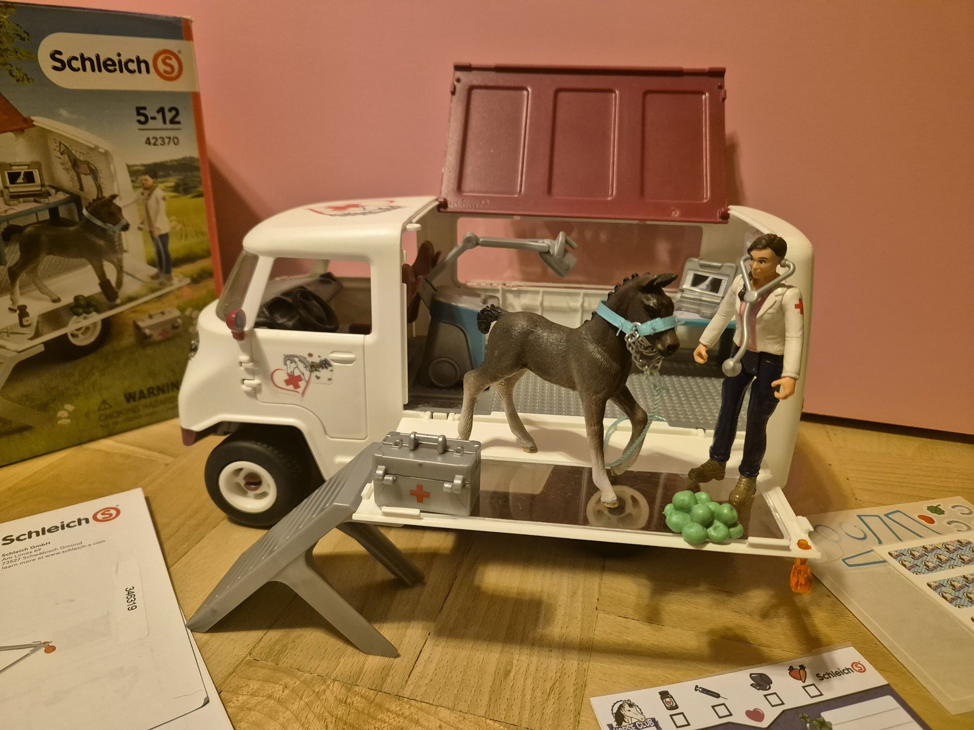 Lecznica dla koni i źrebak, Schleich 42370