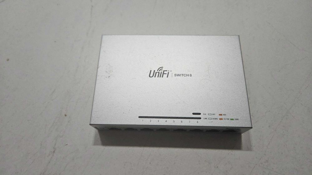 Ubiquiti US-8 switch zarządzalny