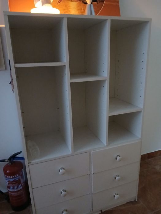 diferentes ESTANTES / cada a 75€