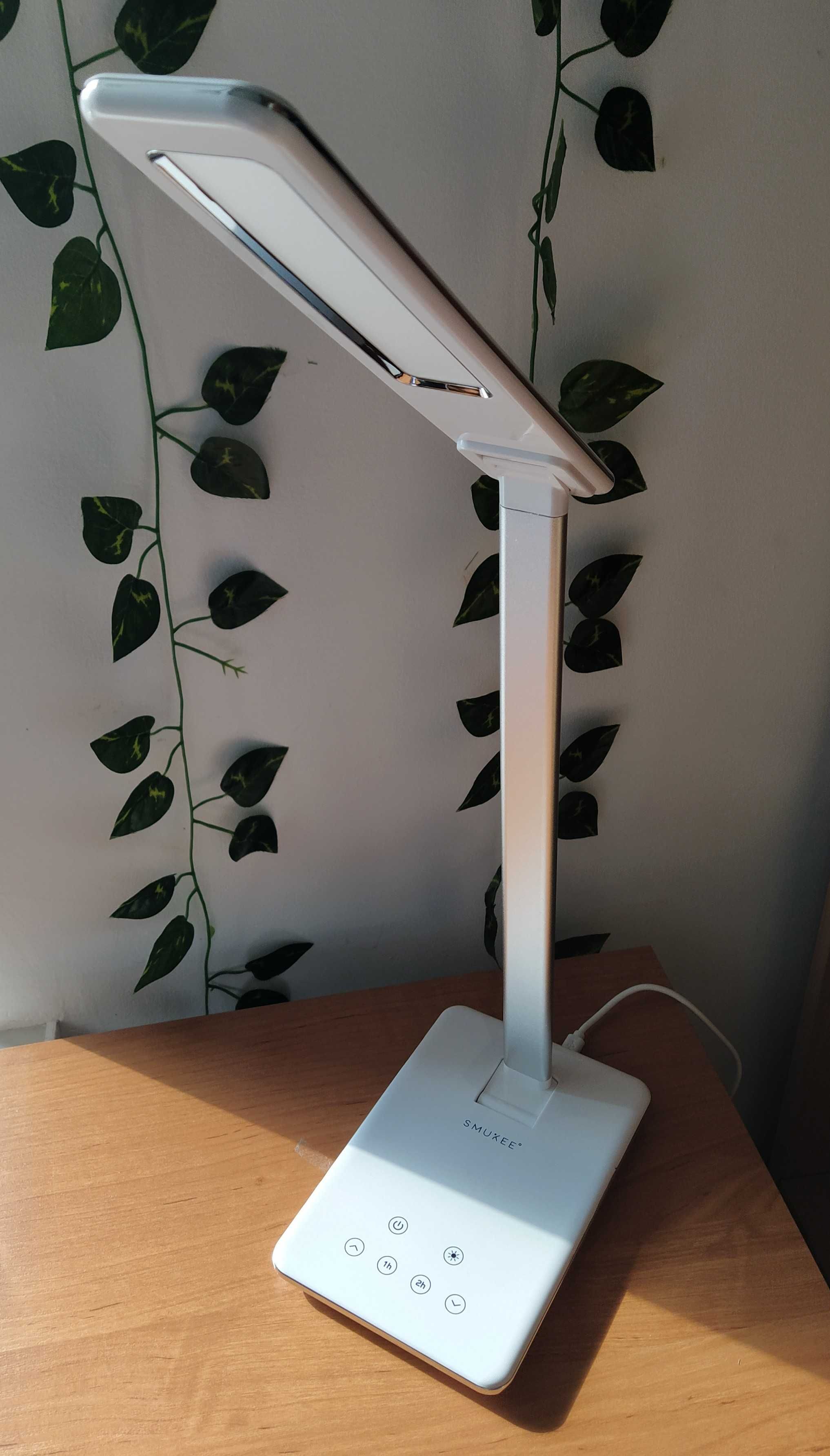 Lampka biurkowa USB z ładowarką indukcyjną Smukee - biała