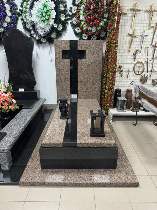 Гранітні памʼятники, військові памʼятники, європейський памʼятник