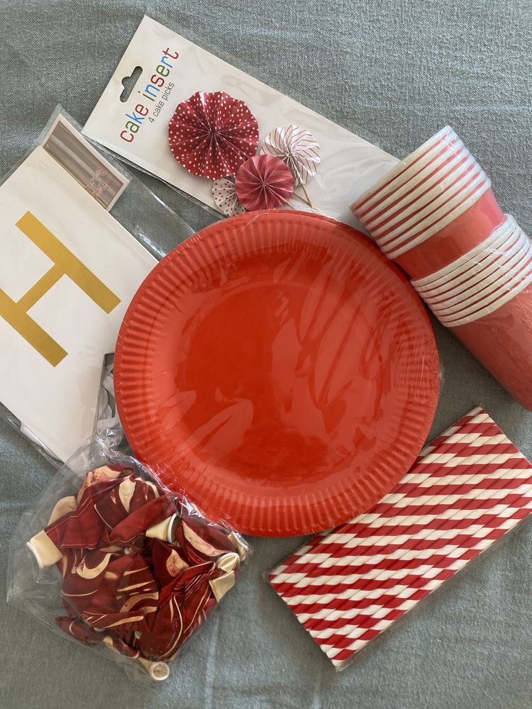 Diversos kits de festa (dourado, preto&branco, iridescente, craft, etc