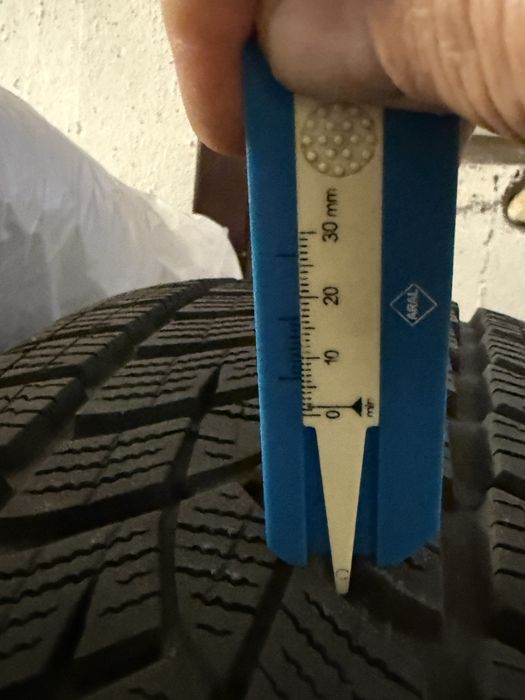 Шины зима Goodyear 215-70r16