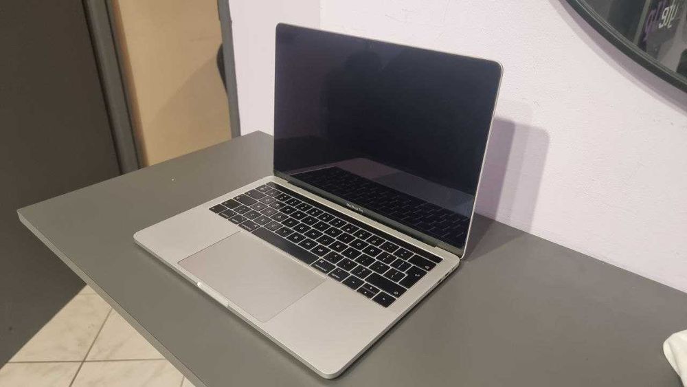 MacBook Pro  13,3" i7 16gb/256gb 2019 rok