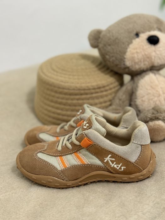 Замшеві кросівки