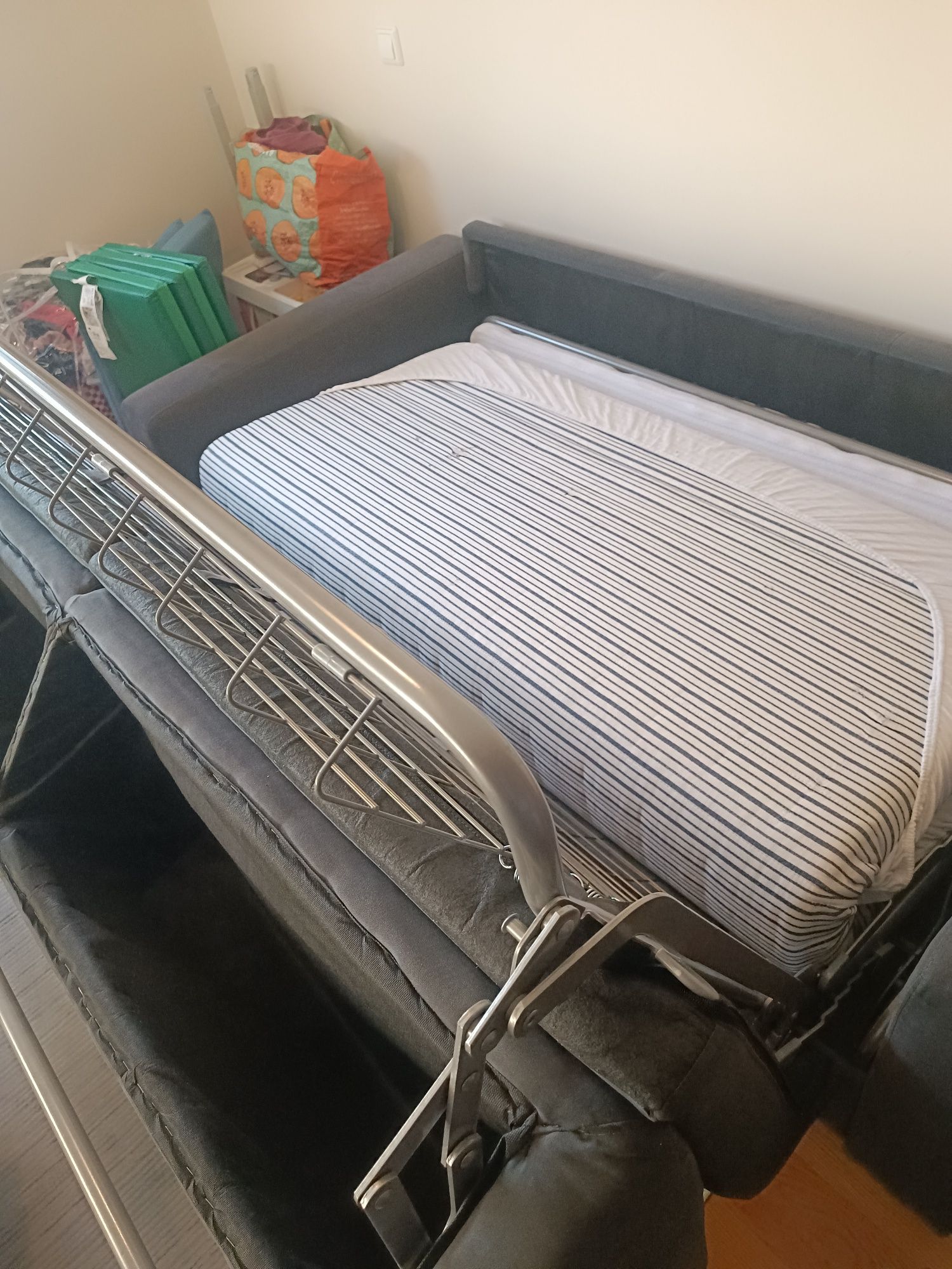 Vendo Sofá cama impecável
