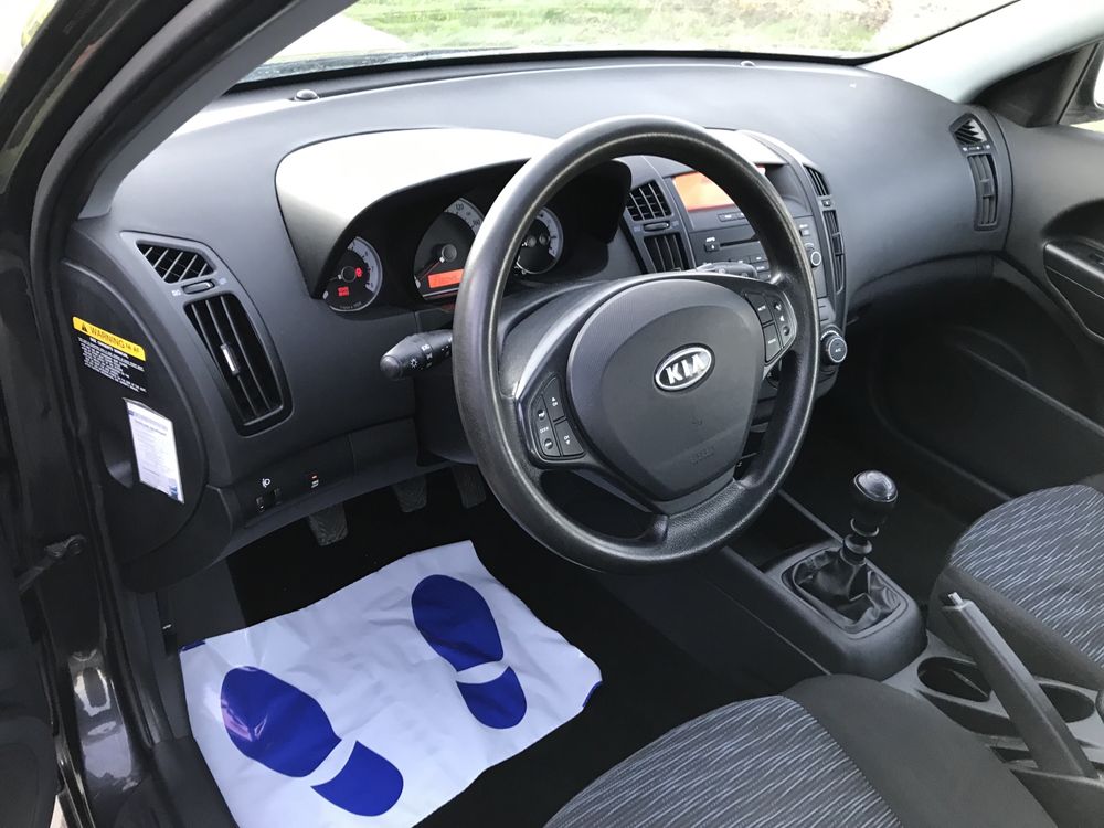 KIA Ceed 1.4 benzyna klima relingi ZADBANY OPŁACONY