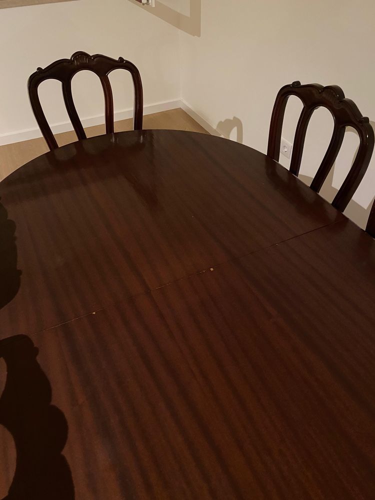 Mesa de jantar (extensivel) c/ 6 cadeiras