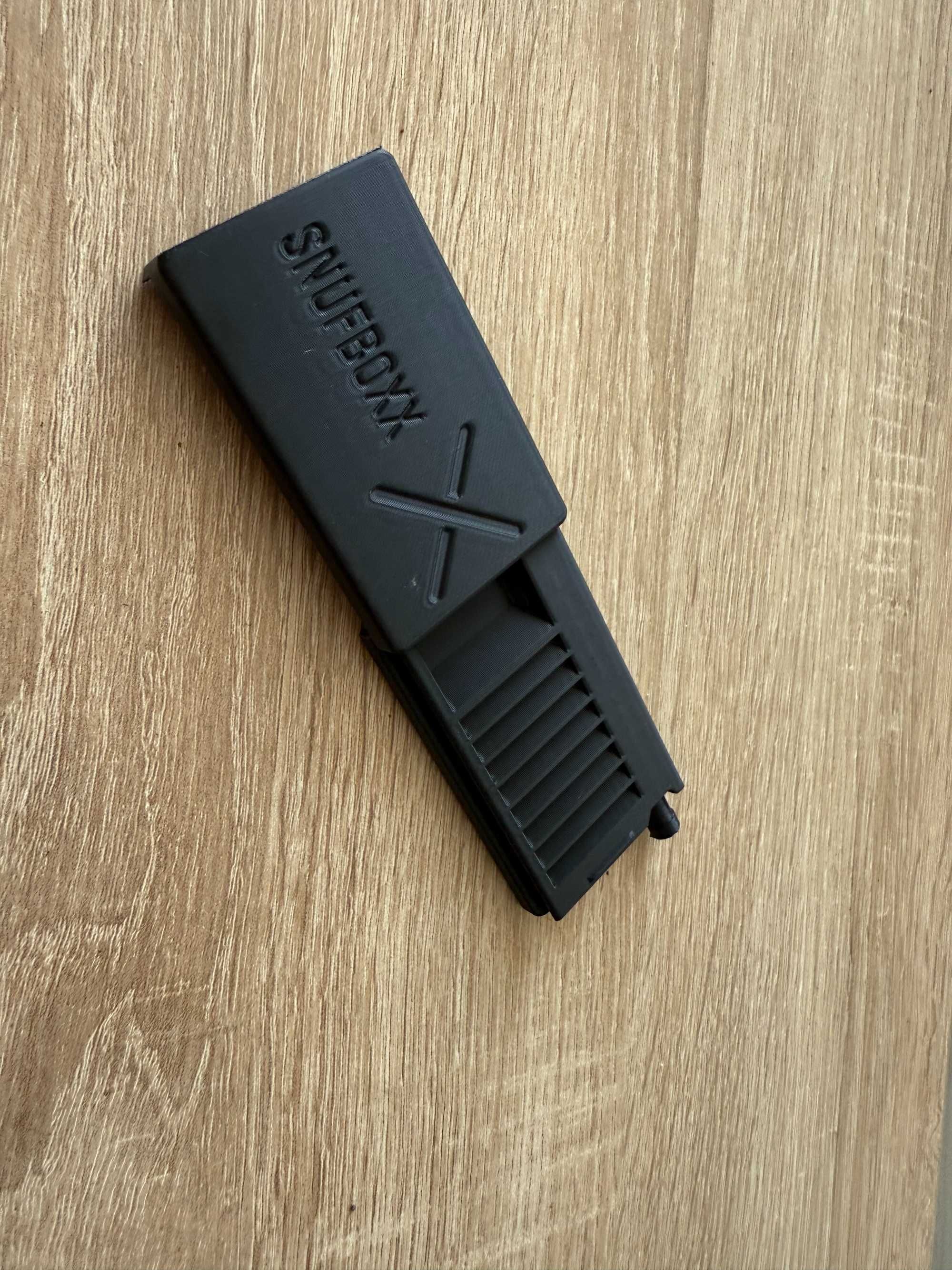 SnuffBox - schowek na tabakę, z rurką i podziałkami, Nie Royal Box