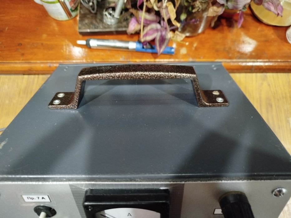 Продам зарядний пристрій