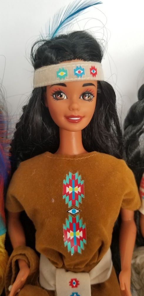 zestaw 3 lalek Barbie dotw ( Native American )